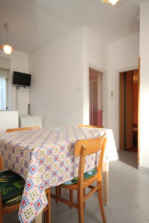 Apartment 7125b